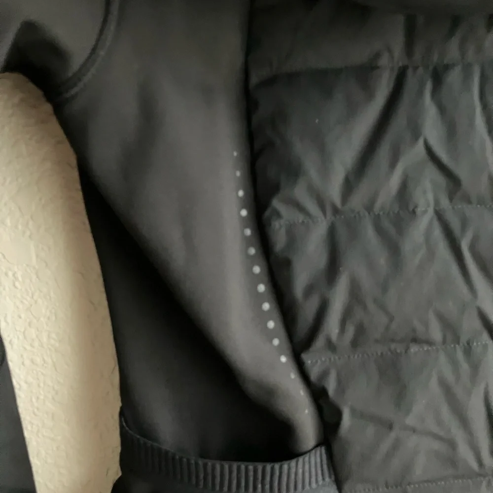 Lululemon Down For It All Jacket (Size 6) NWT - Picture 10 of 16